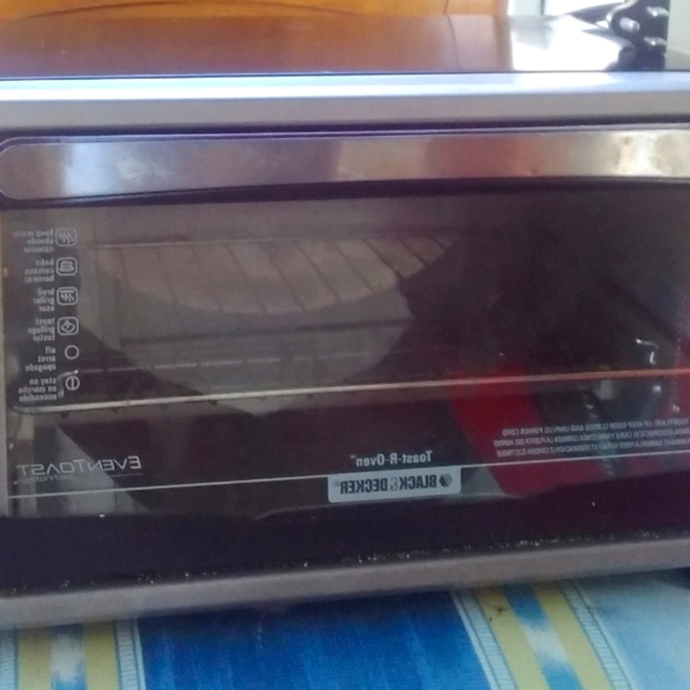 Black & Decker mini convention oven silver and black  15.47 in slightly used